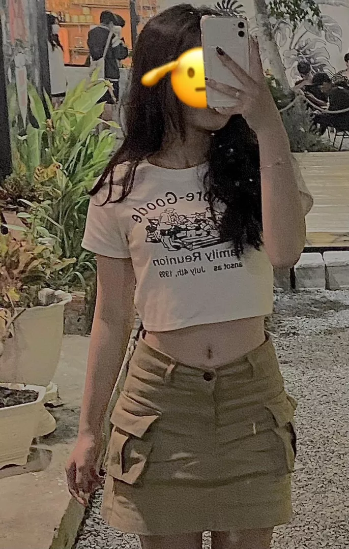 Màu sắc:be
Đúng với mô tả:đúng

oki đẹp nho, mình 1m52 40kg mặc size s hơi rộng xíuu vải hơi nhanh nhăn á ngồi nhiều dính chưởng