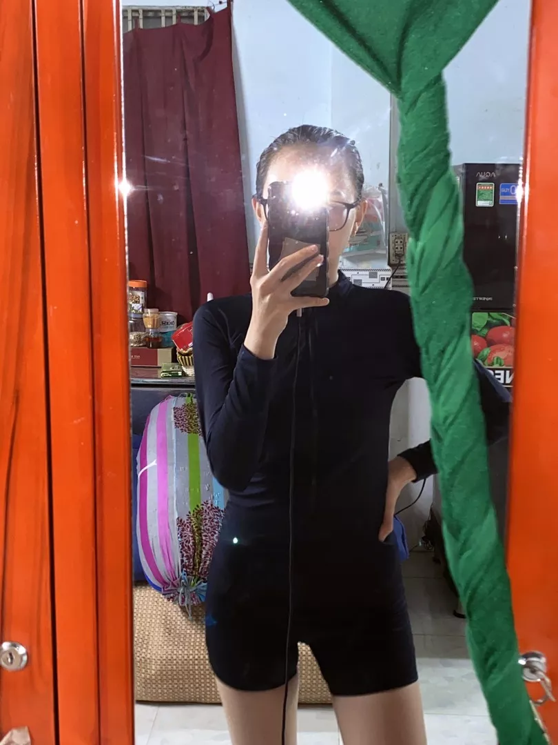 Đúng với mô tả:y hình
Chất lượng sản phẩm:ok

Vải co giản tốt, ai đùi nhỏ mặc đẹp nha. Ôm sát body luôn có điều hơi dài so với mình với mút ngực ko đẹp lắm. Giá này ok rồi ạ rcm mng nha