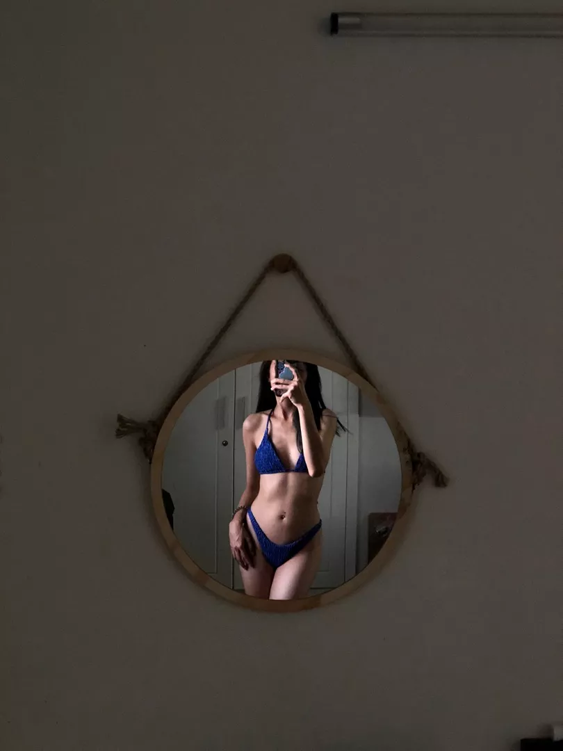 Giao hàng nhanh chất vải nhún ok nè. Màu xanh ở ngoài sáng hơn so với trong hình