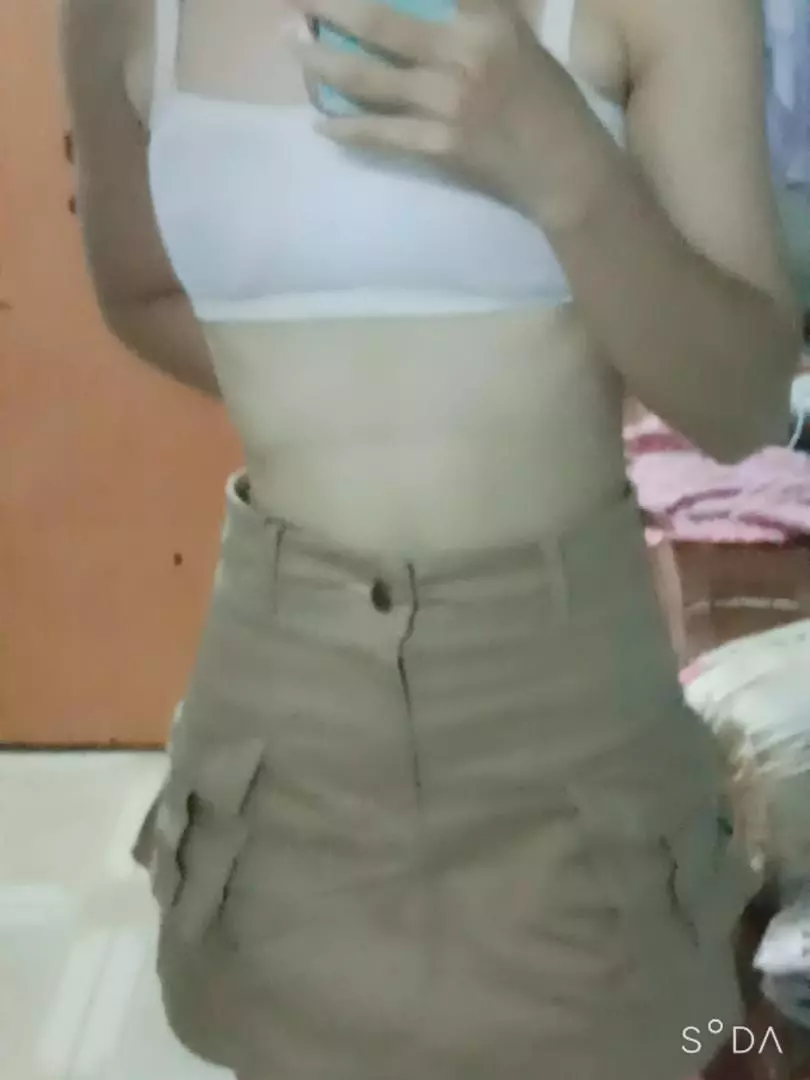 Váy đẹp lắm nha vải dày dặn, có quần trong, giao hàng tầm 4 ngày, mik 40kg mang rộng lắm nha, nói chung là nên mua