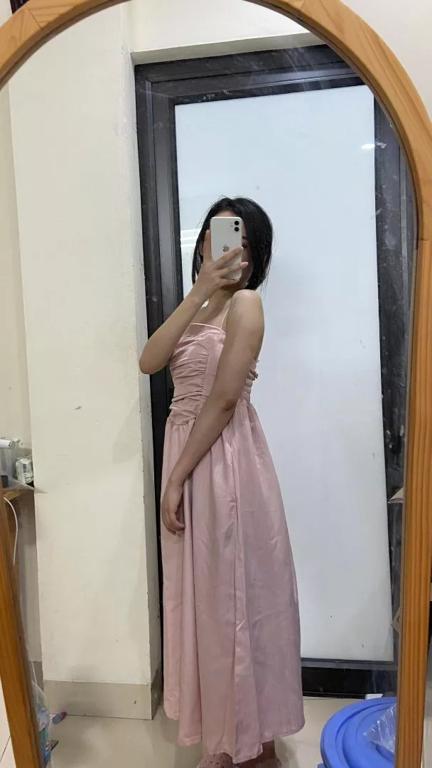 Váy xinh xỉu luôn á mọi người ơii kh nghĩ váy rẻ mà xinh như z đc đouu chất lượng thật sự 10 đỉm lên form người đẹp nha ôm người nhẹ nhàng 2 lớp xịn nhaaa đinh lấy be nhưng suy nghĩ lại hồng xinh hơn nên nhờ shop đổi nhiệt tình lắm ạ