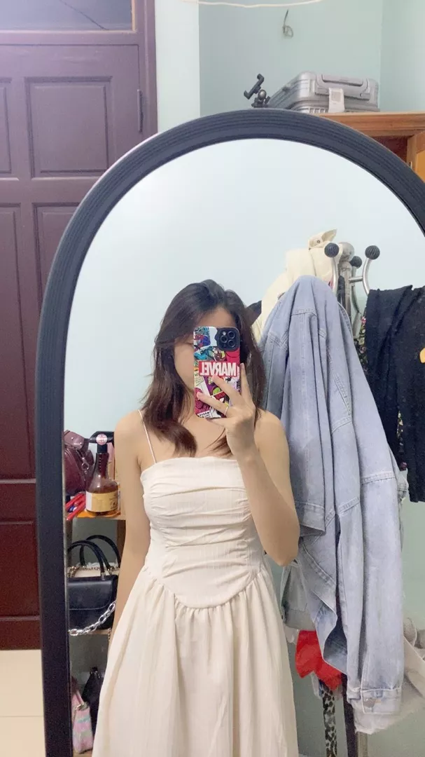 Đúng với mô tả:đúng
Màu sắc:kem
Chất liệu:vải

Shop còn là trước khi gửi các b nhớ note nha, mình mặc sz S thấy khá vừa. Mình 41kg. Bạn nào v1 lớn nên cân nhắc sz to