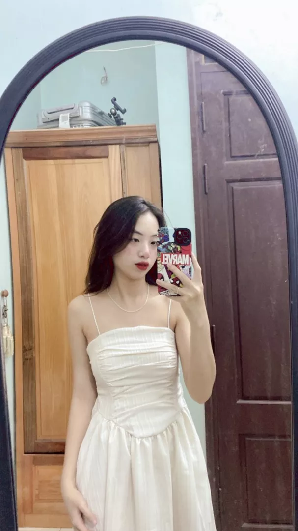 Đúng với mô tả:đúng
Màu sắc:kem
Chất liệu:vải

Shop còn là trước khi gửi các b nhớ note nha, mình mặc sz S thấy khá vừa. Mình 41kg. Bạn nào v1 lớn nên cân nhắc sz to
