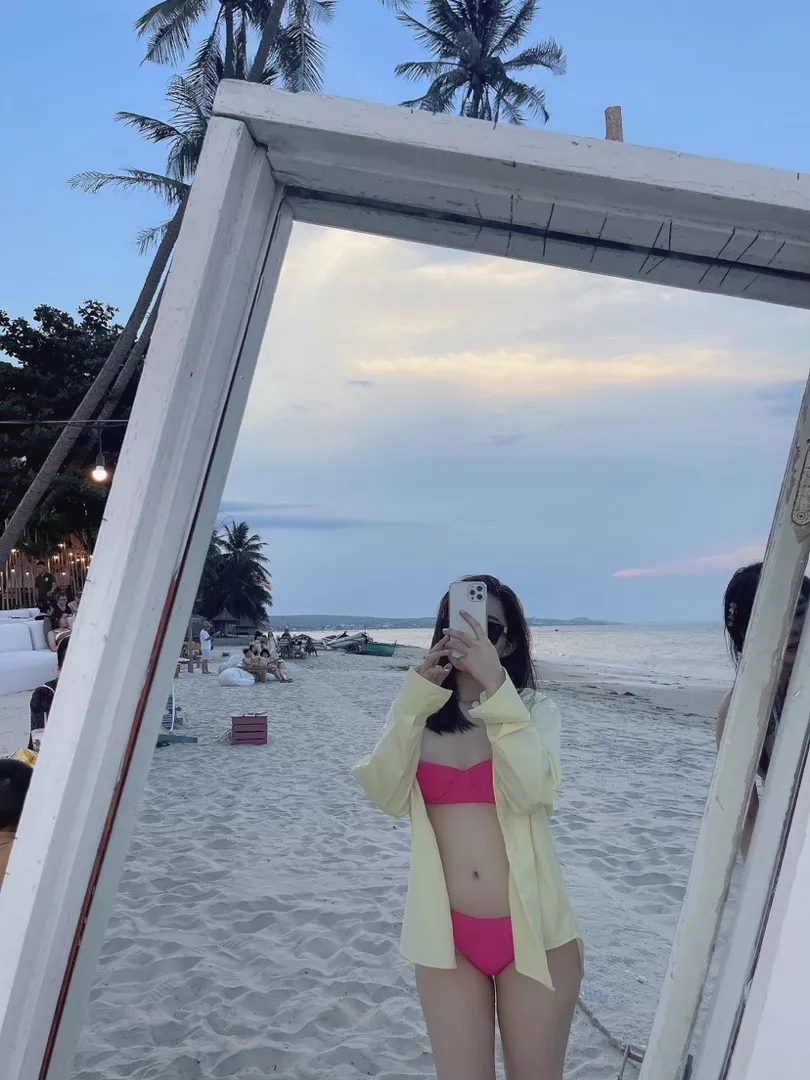 Đẹp xuất sắc, giá cao nhưng bù lại vải tốt dày dặn, màu đẹp nên mua