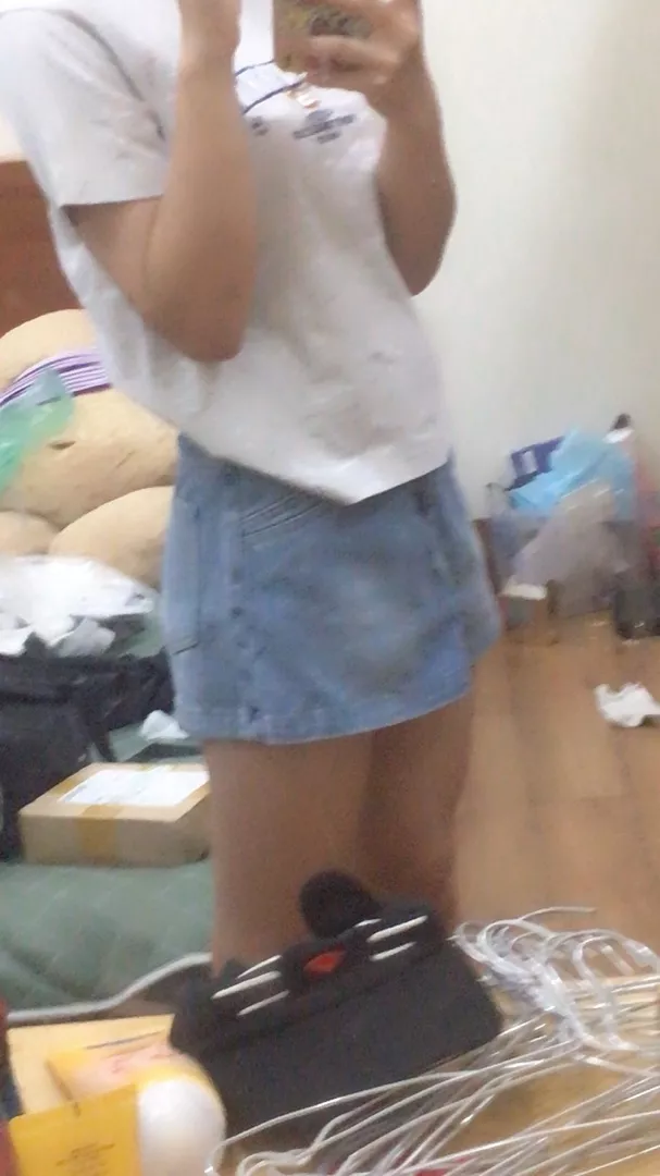 Chất liệu:jean
Màu sắc:xanh nhạt
Đúng với mô tả:kwbdis

quần đẹp nhen nma hơi ngăn thui màu sáng hơi so với ảnh shop chụp í 10đ mua đii đừng sợ chii