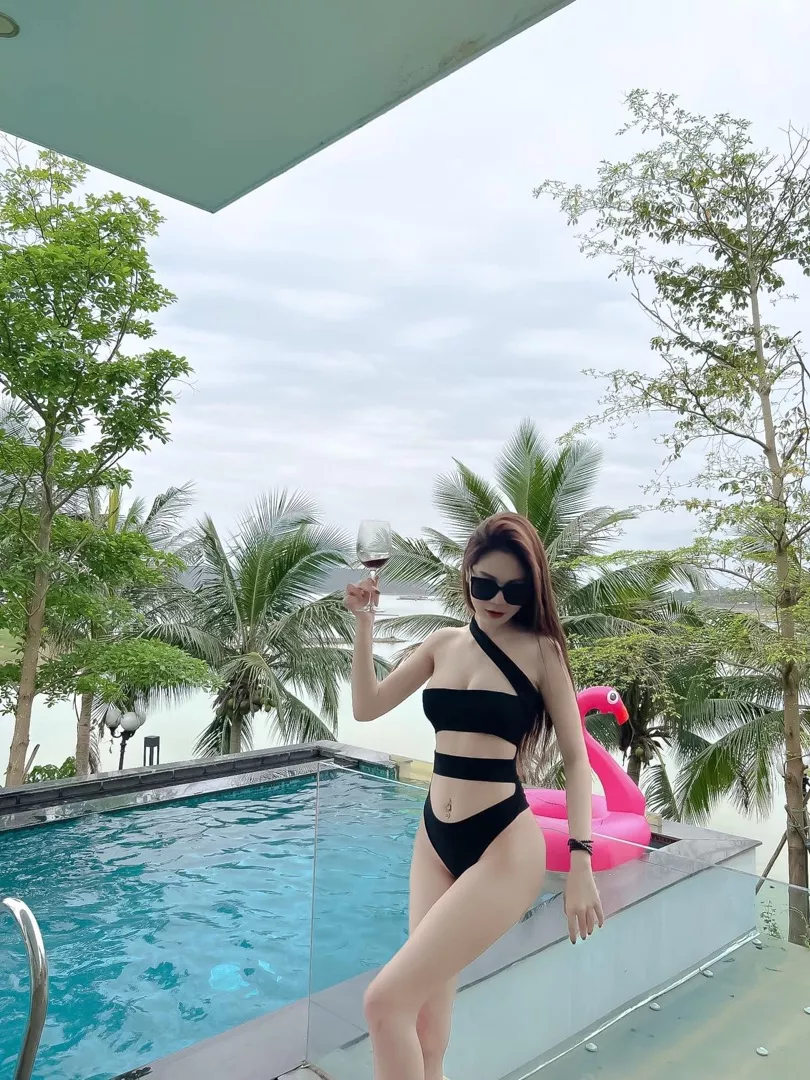 Đúng với mô tả:ok
Chất liệu:ok
Màu sắc:ok

Đẹp . Bộ bikini ưng nhất 🥹 từ trc đến h nên mua nhéeeeeeeeeeeeeee