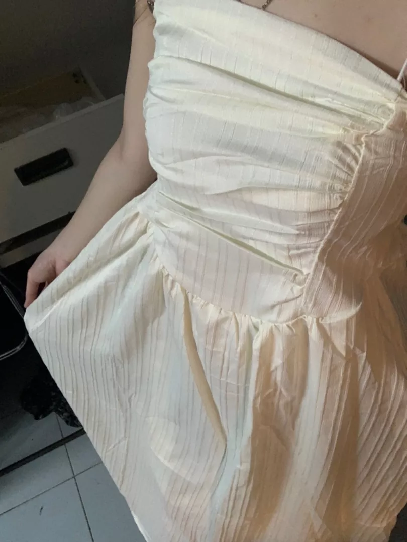 Đúng với mô tả:dung
Màu sắc:trang

Sản phẩm đẹp, đúng như hình ảnh. Mình thấy xứng đág vơid mức giá, mút-have nha mn uiiiii