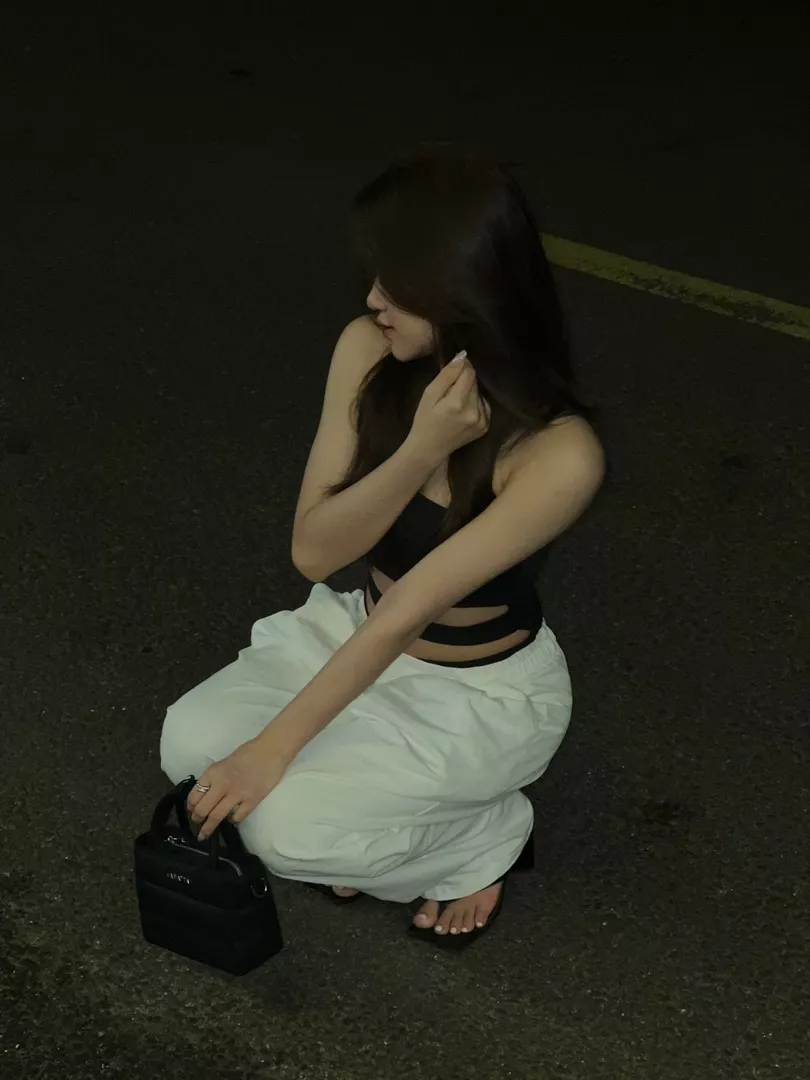 Chất liệu:đẹp
Đúng với mô tả:có
Màu sắc:đen

Đẹp mê rất mê, mua i đừng ngại nha mấy má oiiii mua luyền, chất đẹp shop giao nhanh cực, shop cute bán đồ đẹp chất lượng, m63 50kg v1 80 mng tham khảo nhen