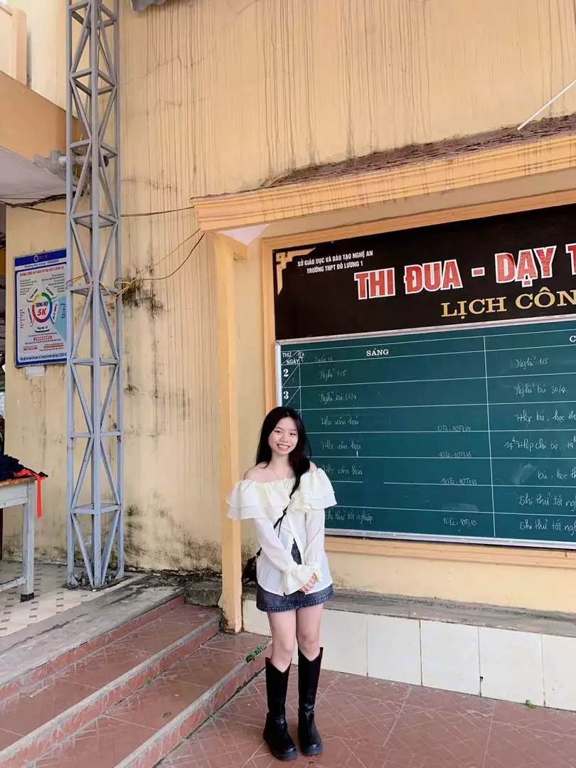 Đúng với mô tả:xịn
Chất liệu:đẹp
Màu sắc:trắng be

Áo xinh, form đẹp oke lắm luôn ạ , tôn dáng nha
Đáng đồng tiền để mua nhé🥰🥰🥰
Shop rất y tín luôn , đóng gói hàng đẹp
Mình nhờ shop giao nhanh kịp ngày 5 là ngay ngày 15 có lun nè , rất ấn tượng🥰🥰
Mua đc nha mn uii