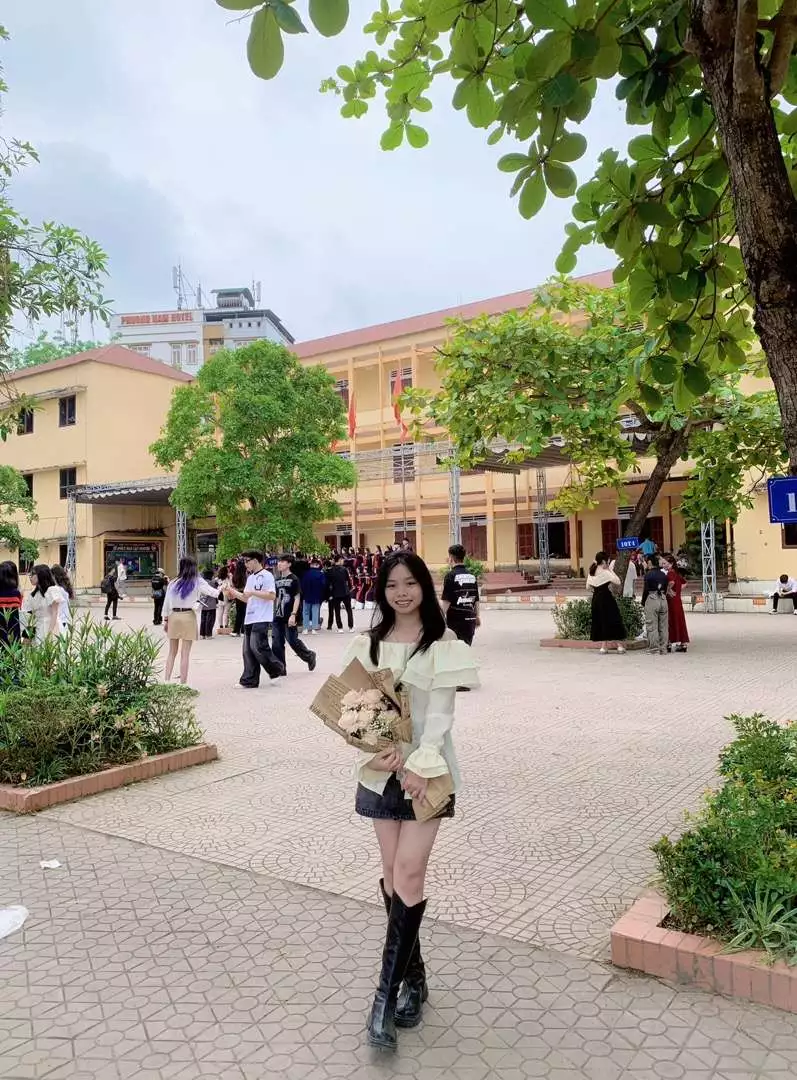 Đúng với mô tả:xịn
Chất liệu:đẹp
Màu sắc:trắng be

Áo xinh, form đẹp oke lắm luôn ạ , tôn dáng nha
Đáng đồng tiền để mua nhé🥰🥰🥰
Shop rất y tín luôn , đóng gói hàng đẹp
Mình nhờ shop giao nhanh kịp ngày 5 là ngay ngày 15 có lun nè , rất ấn tượng🥰🥰
Mua đc nha mn uii