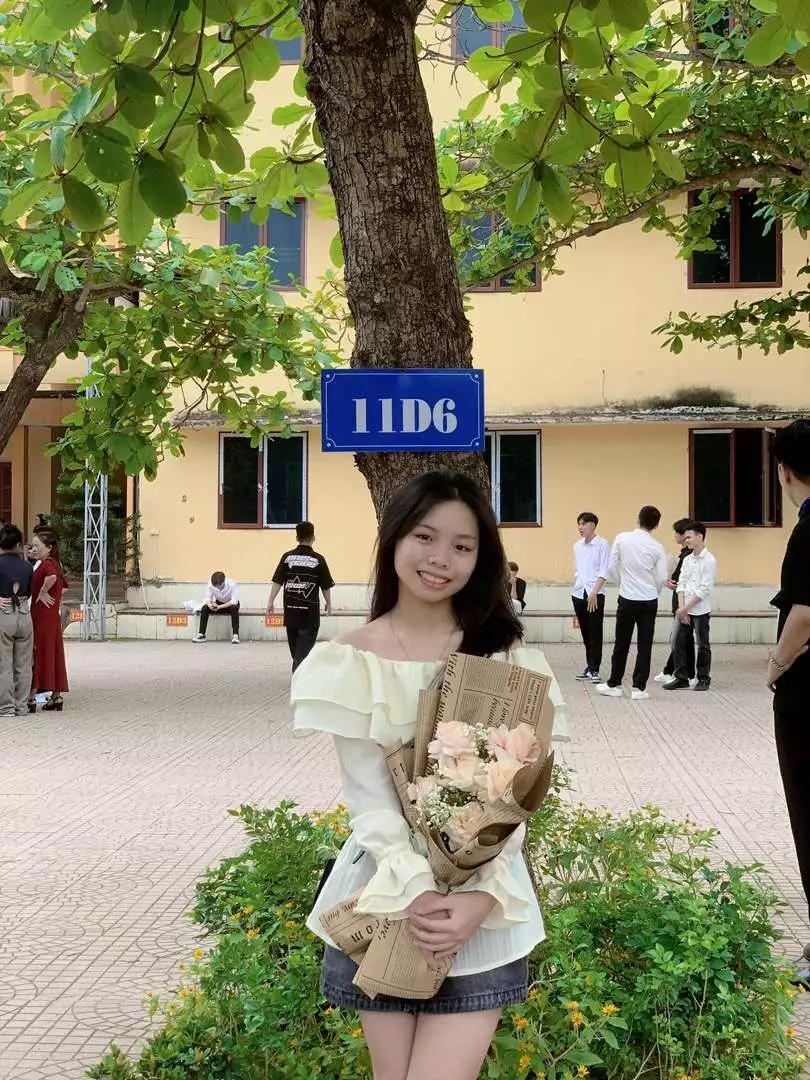 Đúng với mô tả:xịn
Chất liệu:đẹp
Màu sắc:trắng be

Áo xinh, form đẹp oke lắm luôn ạ , tôn dáng nha
Đáng đồng tiền để mua nhé🥰🥰🥰
Shop rất y tín luôn , đóng gói hàng đẹp
Mình nhờ shop giao nhanh kịp ngày 5 là ngay ngày 15 có lun nè , rất ấn tượng🥰🥰
Mua đc nha mn uii