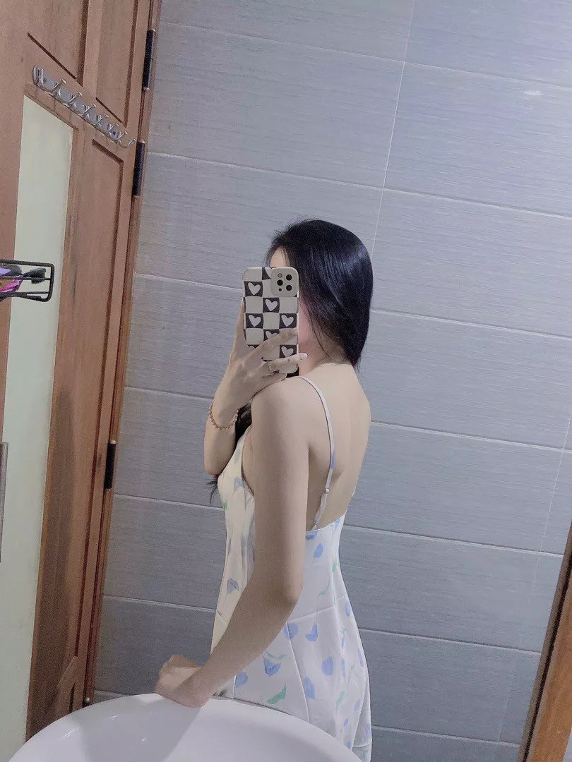 Nên mua,vải đẹp mịn,mặc mát,nhìn sexy lắm ạ,sẽ mua thêm mẫu khác nữa!!
