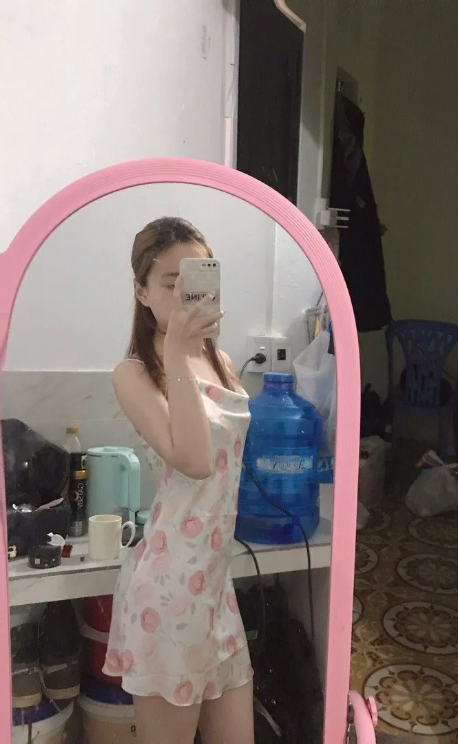 Váy đẹp vải mát, váy mặc lên xinh lắm nha. Mặc đi ngủ rất thoải mái.