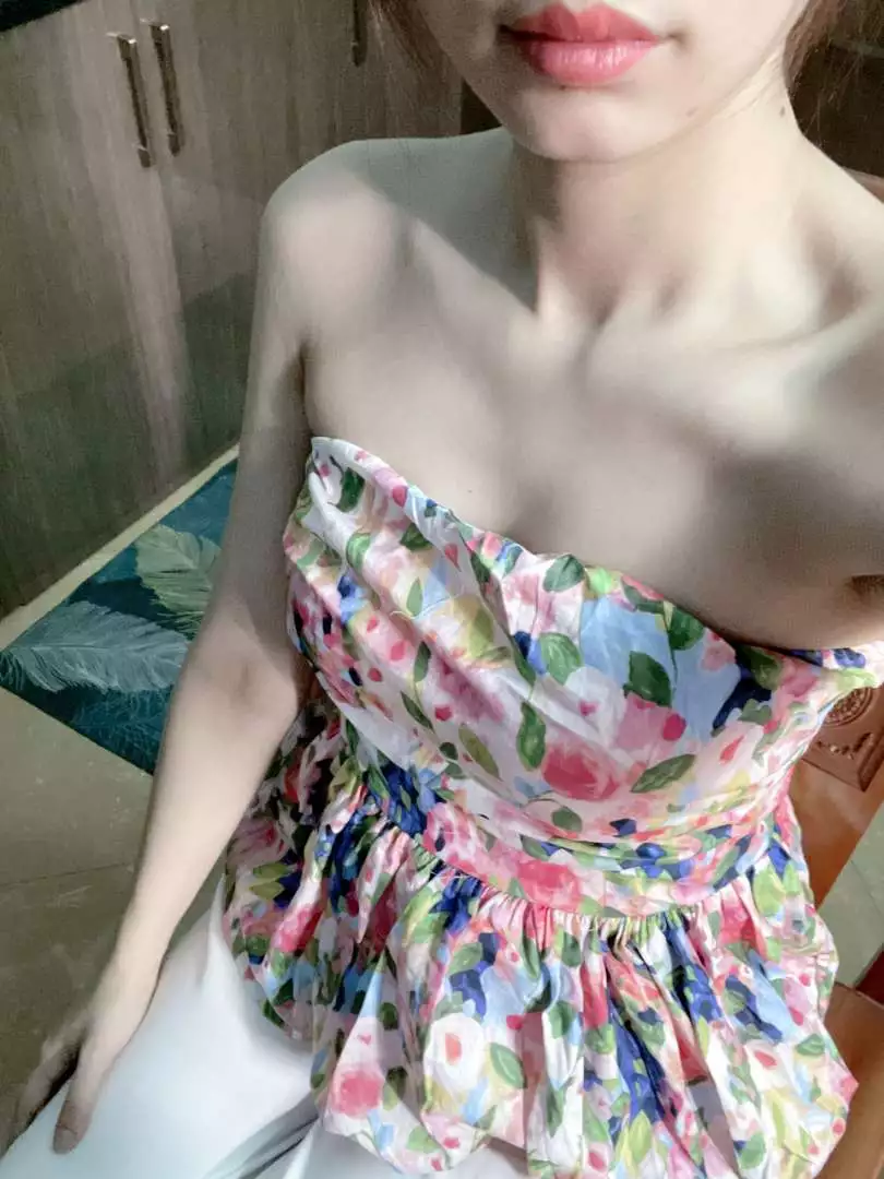 Chất liệu:thô mát
Màu sắc:chuẩn ảnh
Đúng với mô tả:chuẩn

áo chất mát form mặc lên rất xinh giá rẻ nữa