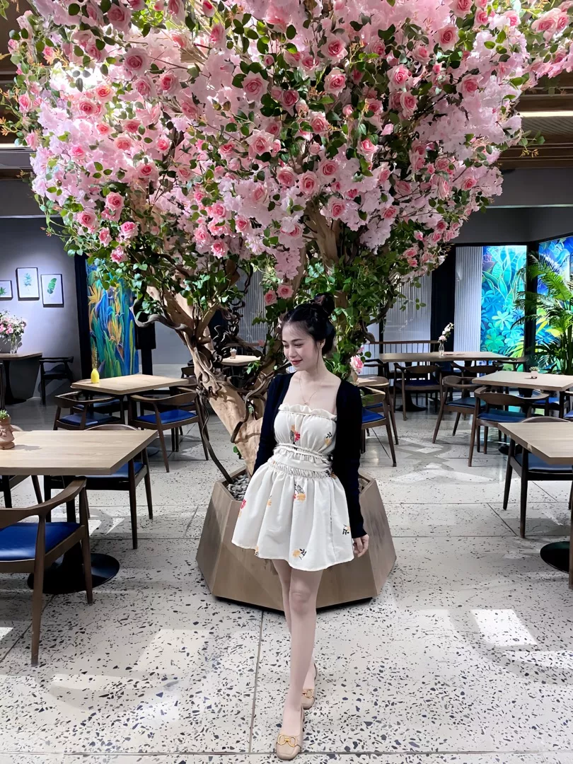 Shop bán hàng có tâm nhất mình từng mua trên sàn S này, cách shop xử lí vấn đề làm mình rất hài lòng và vui vẻ . Áo ổn nhé mn, mình m5 nên mặc như váy lun , shop 10 đỉmmmmm