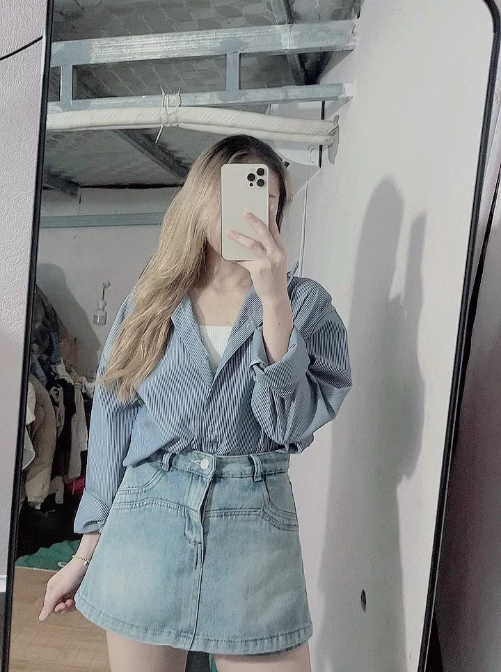 Đúng với mô tả:đúng
Màu sắc:đúng
Chất liệu:ok

Váy nhìn ok 
Nhìn phía trước thì kh lộ
Nhưng mặc nhìn phía sau bị lộ hơi ngắn