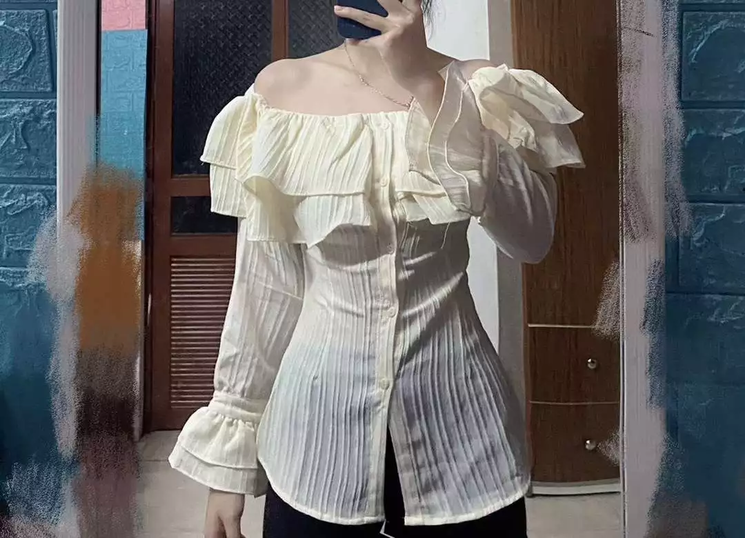 Đúng với mô tả:đẹp
Chất liệu:tốt
Màu sắc:trắng

Áo xinh xỉu..chất cotton mềm mịn 
Shop đóng gói đẹp trong box , tặng quà thích lắm ạ
Chủ shop tư vấn nhiệt tình nên m chọn đúng size mặc vừa in.
Sẽ quay lại ủng hộ lần sau , Mua đc nha mn uiii
