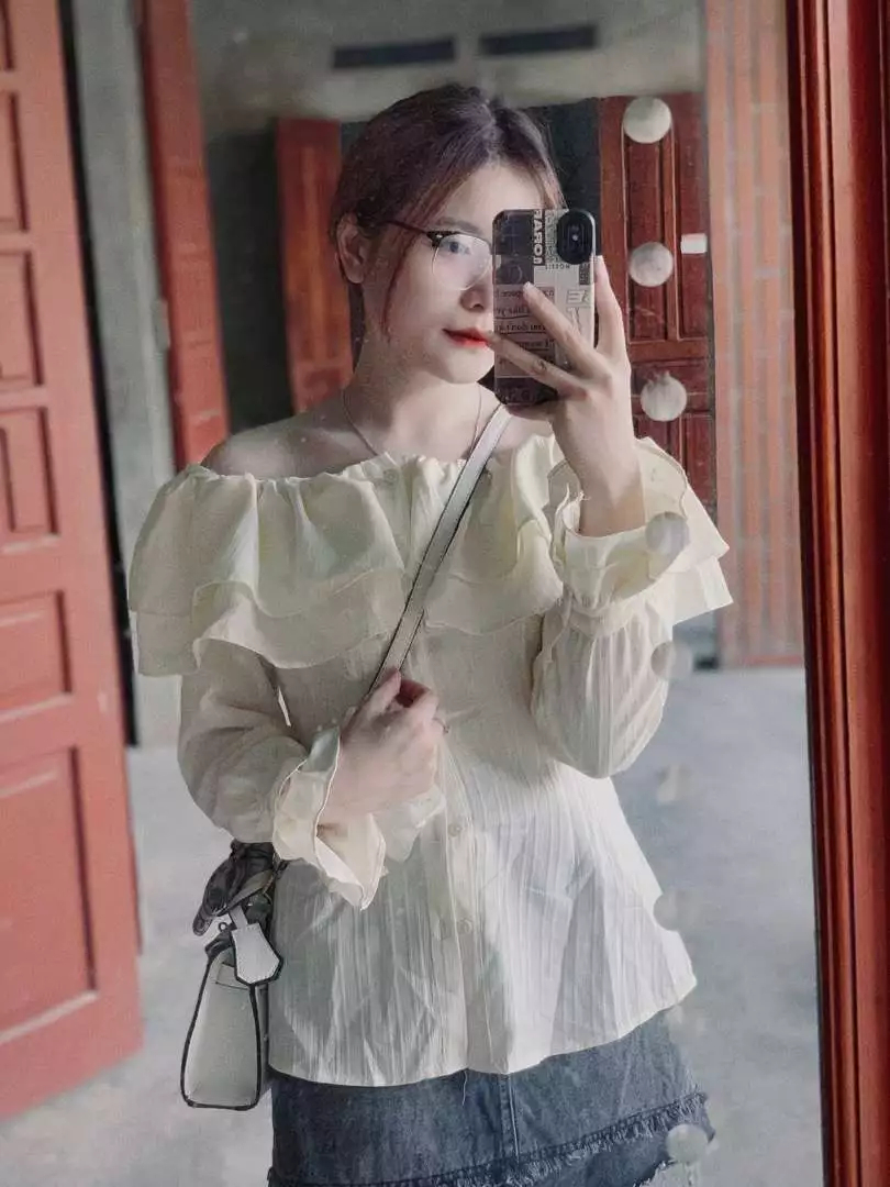 Đúng với mô tả:đẹp
Màu sắc:xinh
Chất liệu:oki

Giao hàng nhanh. Đóng gói kỹ càng và đẹp lắm lun. Áo đẹp lắm ạ. Chất vải xịn lắm mọi người. Với giá như vậy thì chất lượng quá tốt rồi ạ. Mặc vừa với người lắm lun. Chưa bao giờ mua hàng online giá rẻ mà mình hài lòng như thế. Mọi người nên mua nhaaa. Có dịp nhất định mình sẽ ủng hộ shop tiếp heheee 🥰 10 điểm cho sốpppp 🌷✨🫶🏻