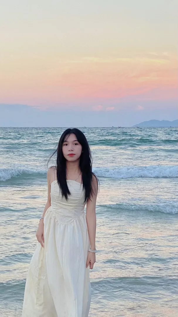 Đúng với mô tả:đúng
Màu sắc:be
Chất liệu:hok bit

váy xinh, giao nhanh, mặc đi biển đúng bài nhe ae hehe 1m5 size S trên mắt cá chân xíu ạ