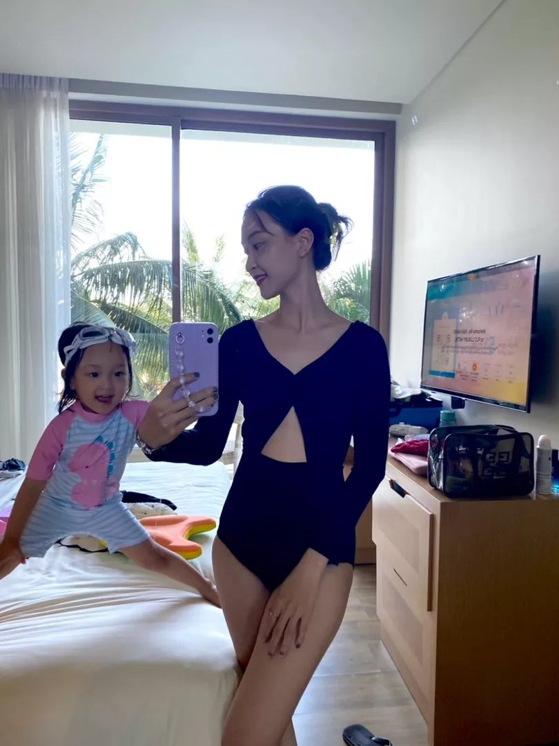 Chất lượng sản phẩm:tuyet voi
Đúng với mô tả:chuan

Bộ này tôn dáng lắm, bt rất ngại mặc bikini vì bụng to mà mặc xong ưng quá, chất liệu cũng ok. Cho shop 10 điểm ❤️