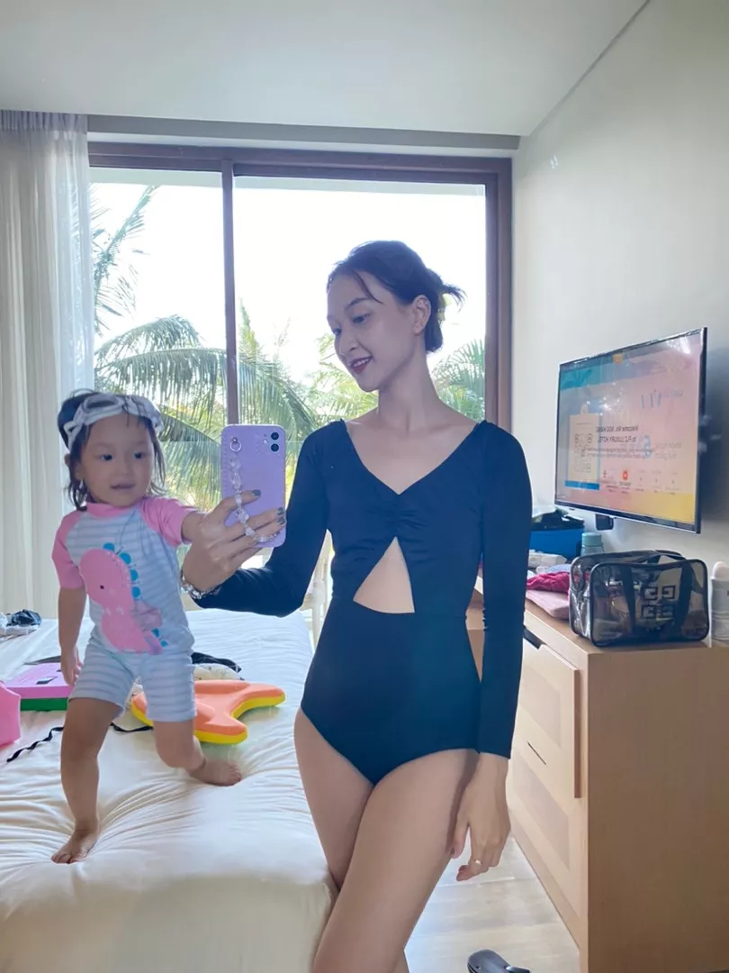 Chất lượng sản phẩm:tuyet voi
Đúng với mô tả:chuan

Bộ này tôn dáng lắm, bt rất ngại mặc bikini vì bụng to mà mặc xong ưng quá, chất liệu cũng ok. Cho shop 10 điểm ❤️