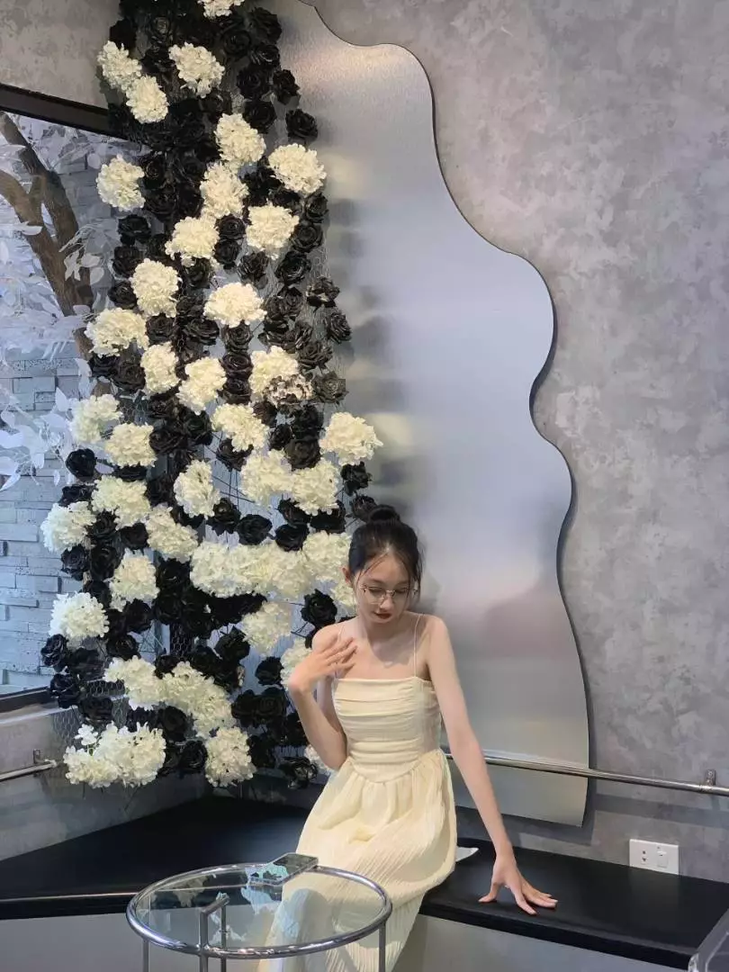 Đúng với mô tả:đúng
Màu sắc:trắng
Chất liệu:cotton đũi

Váy mặc lên tone dáng lắm, xinh xỉu luôn. Đã mua ở shop khá nhiều lần mà lần nào cũng ưng. sẽ ủng hộ dài dài ,nên thử nha mng giao hàng nhanh lắm