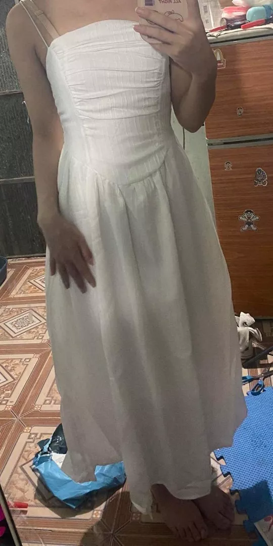 Màu sắc:trắng
Chất liệu:voan đây
Đúng với mô tả:8/10

Giao hàng nhanh đóng hàng cũng ổn. nhưng mà học thiết kế học may nhìn cái chỗ bụng 1 bên dúm 1 bên không làm mất cân đối váy tự dưng õng ở bụng nhìn như bụng to lắm mà trong khi đó eo có 58