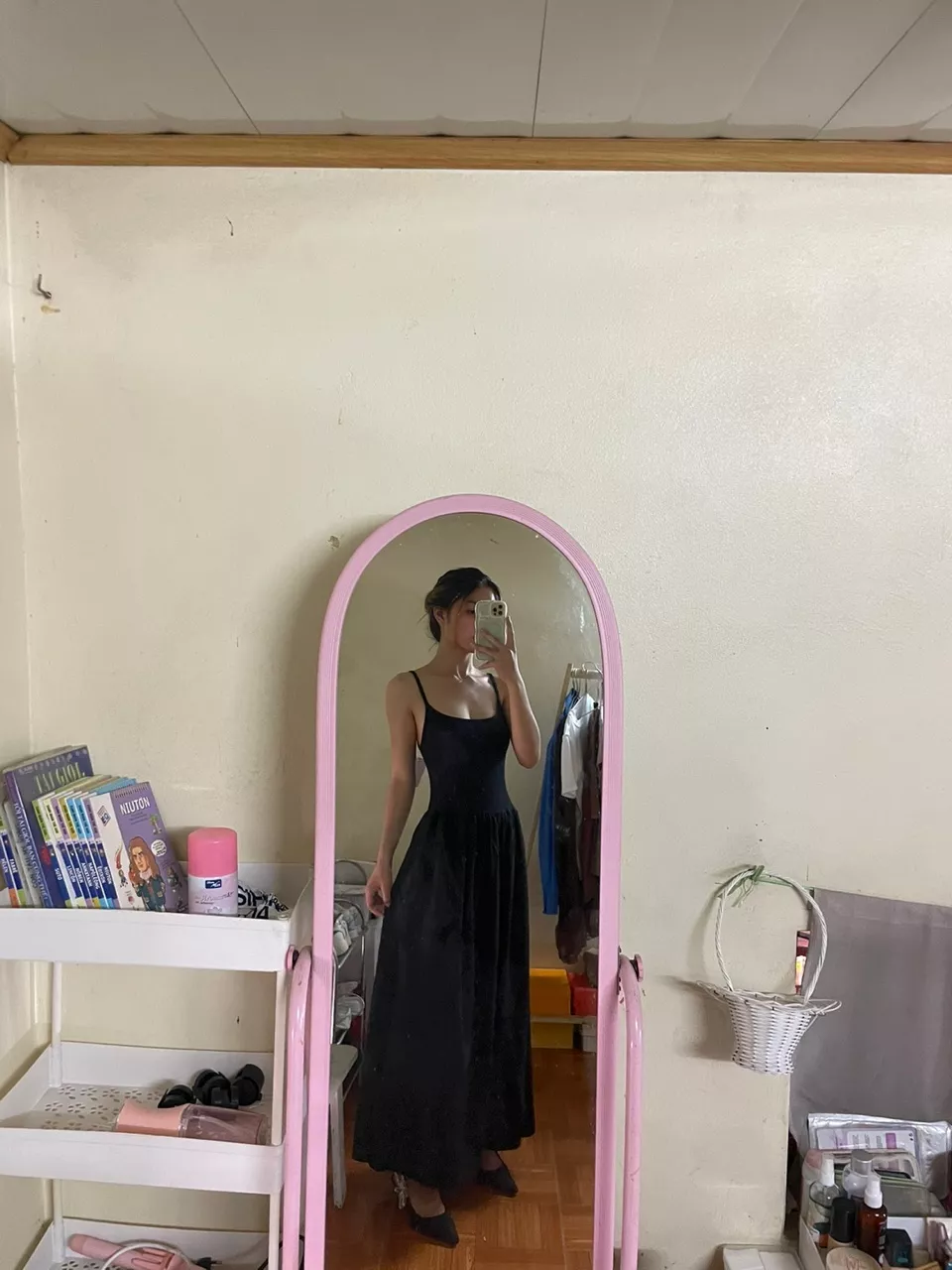 Thật sự minh mua 3 món ở đây thì đây là mon mình thích nhất . Váy siu đẹp phải mua phải mua phải mua 1m52 42kg mặc xinh lắm á . Không rộng  siu tôn dáng các bác gầy đừng tự ti nha 
Bên cạnh đó tớ có pass áo cúp ngực tớ có mua ở shop này lun nha , chất đẹp nhưng do đặt nhầm thành 2c ạ size S