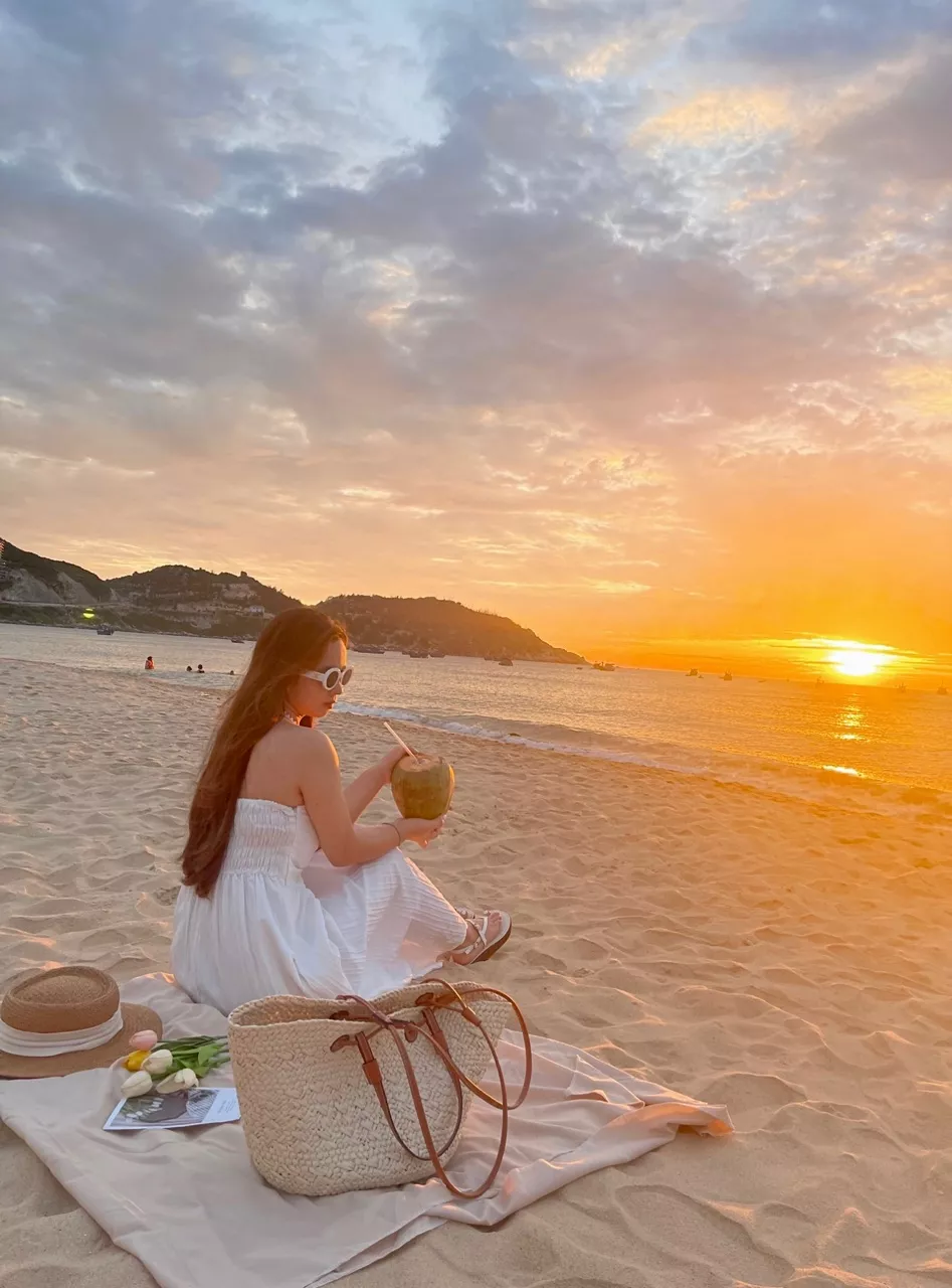 Đúng với mô tả:đúng
Chất liệu:vải mềm
Màu sắc:trắng

Cái đầm xinh thật sự luôn ạ! Có 126k mà ta nói quá xuất sắc. Lên form xinh cực. Vải dày đẹp có bo chun phía sau thoải mái. E xin chấm 100 ⭐️. Xứng đáng để mua nha mn