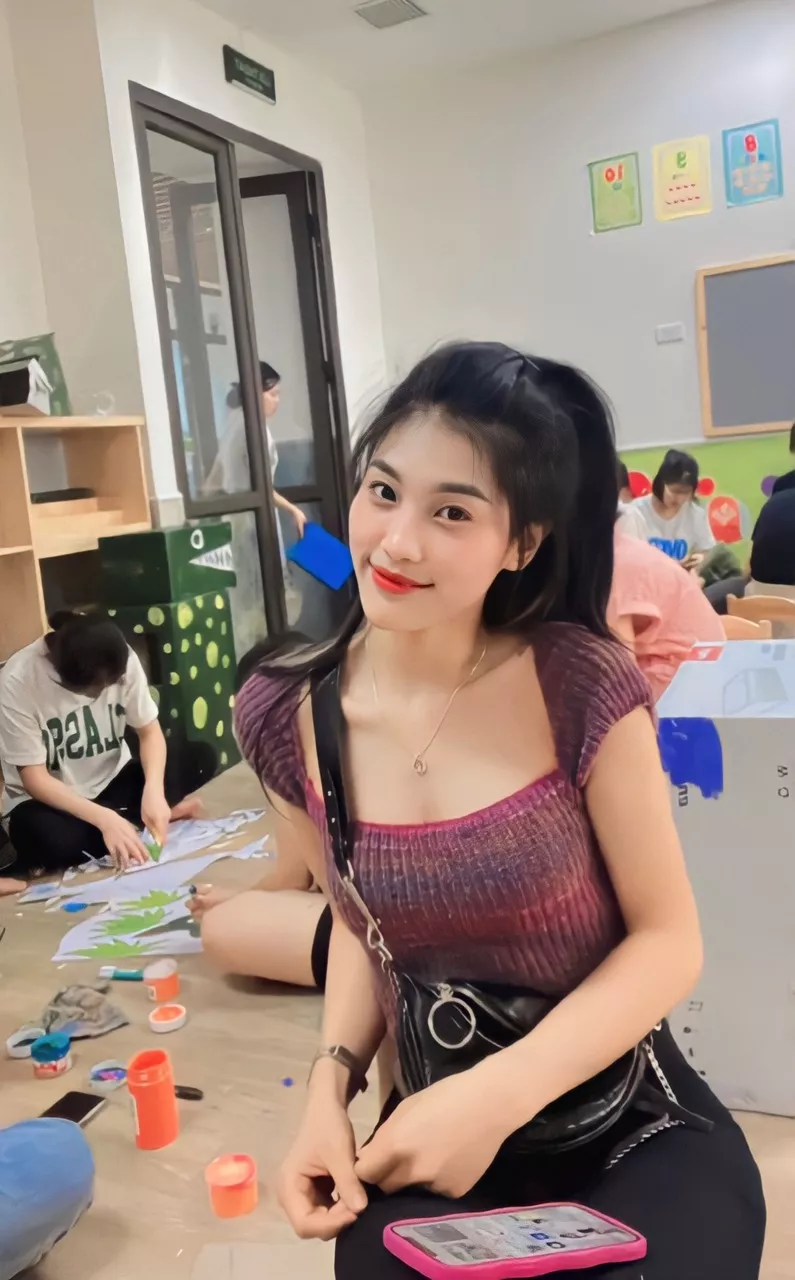 Áo xinh nha, giao hàng quốc tế nên chờ cũng lâu lâu. Áo cổ hơi trễ, dễ hở. Nhưng vẫn ưng nha