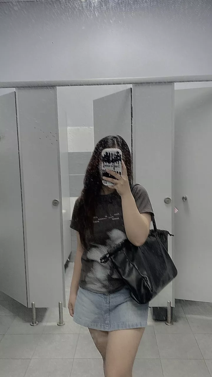 Màu sắc:như hình
Chất liệu:đẹp
Đúng với mô tả:đúng với mô tả

Mình 56kg mặc lên xinh lắm nên mua nhé👍🏻