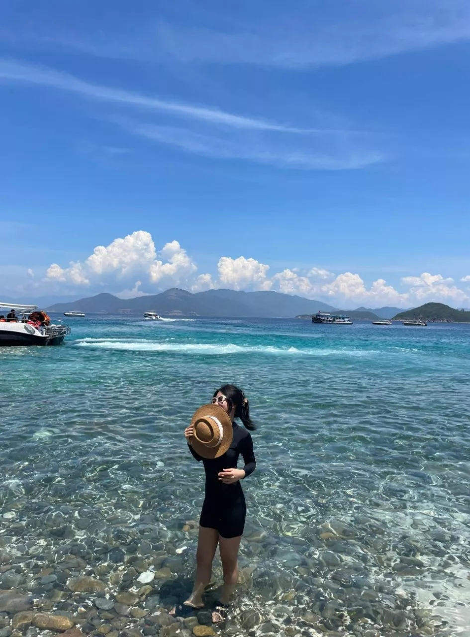Đồ hơi rộng với mình nhưng lên hình quá đỉnh luôn ạ. Giao hàng nhanh lắm. Cảm ơn shop