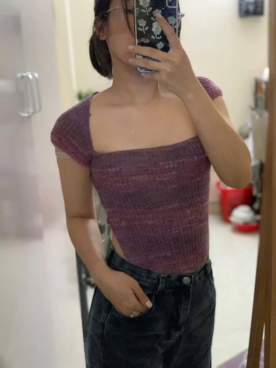 Quá đẹp luôn, mặc tôn dáng, chất len nên mặc nhưng ngày nào bình thường, 38 độ thì chỉ mặc ngồi điều hoà là hợp lý.