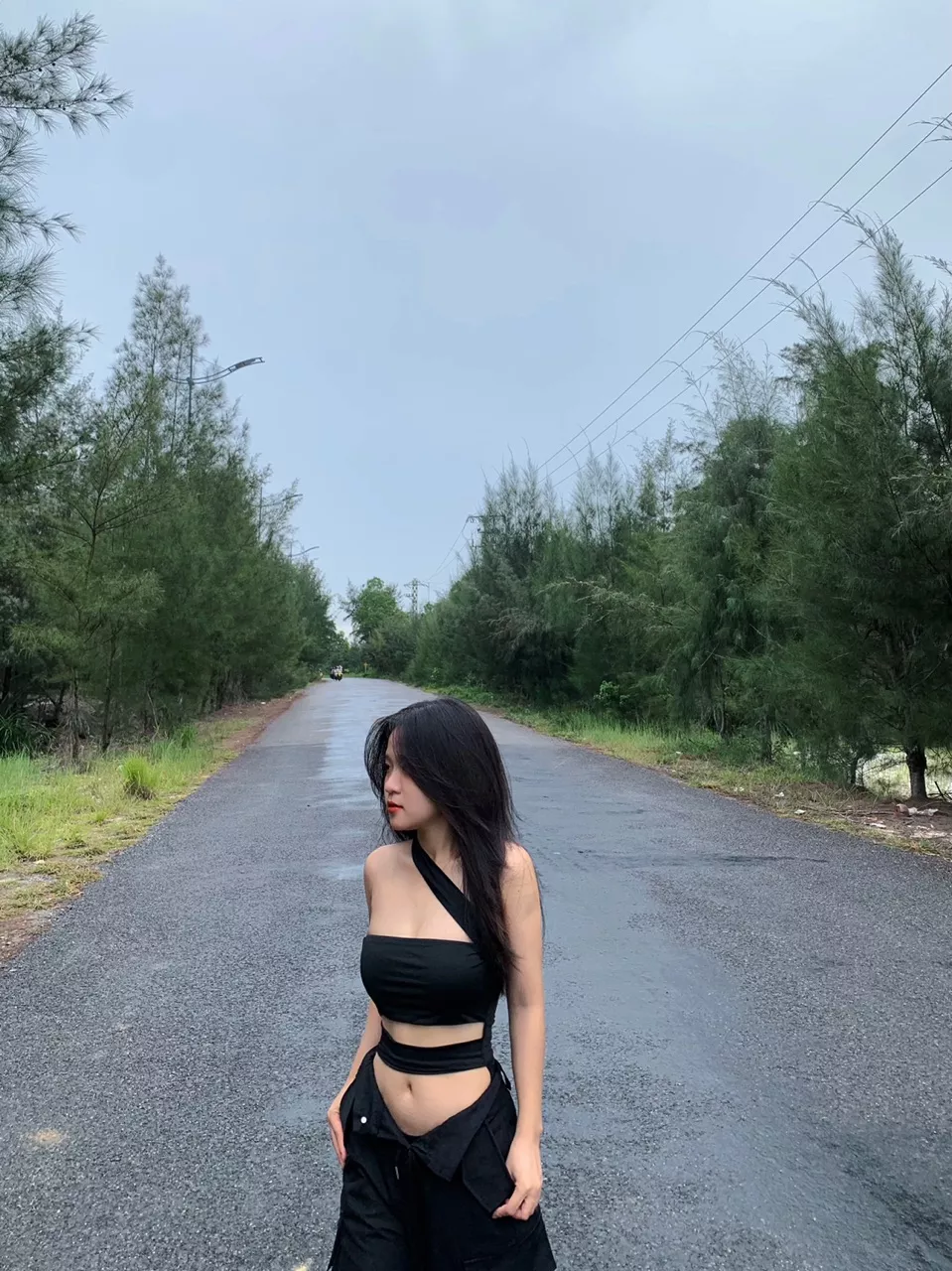 Màu sắc:đen
Chất liệu:không biết nhưng mềm

Giá ổn, ship đủ, vận chuyển không bị sai sót, sản phẩm ổn, cúc bên dưới hơi khó cài