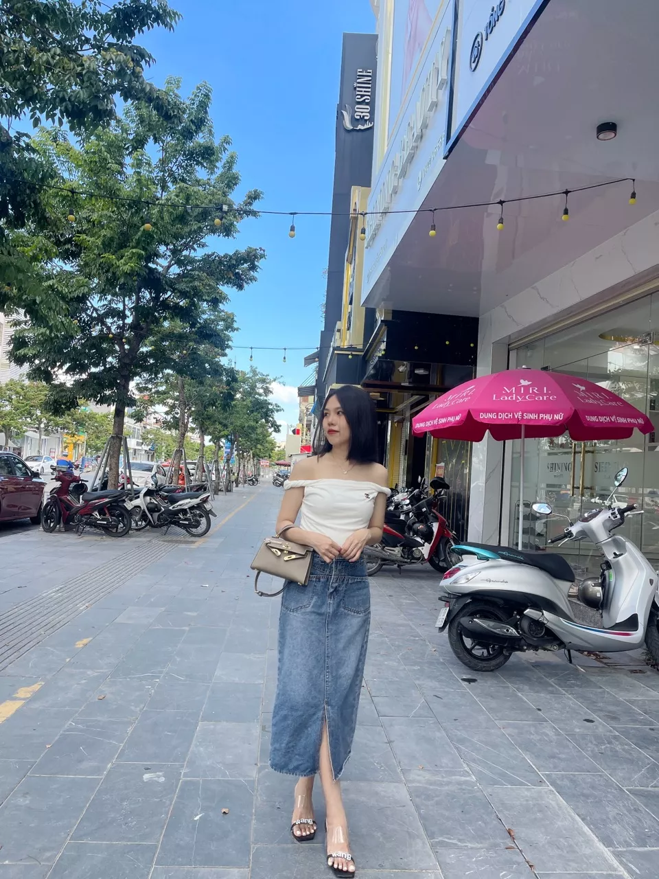 Áo xinh, giá rẻ
Trên fb họ toàn bán 2xx
Nên mua nha mn dễ mặc