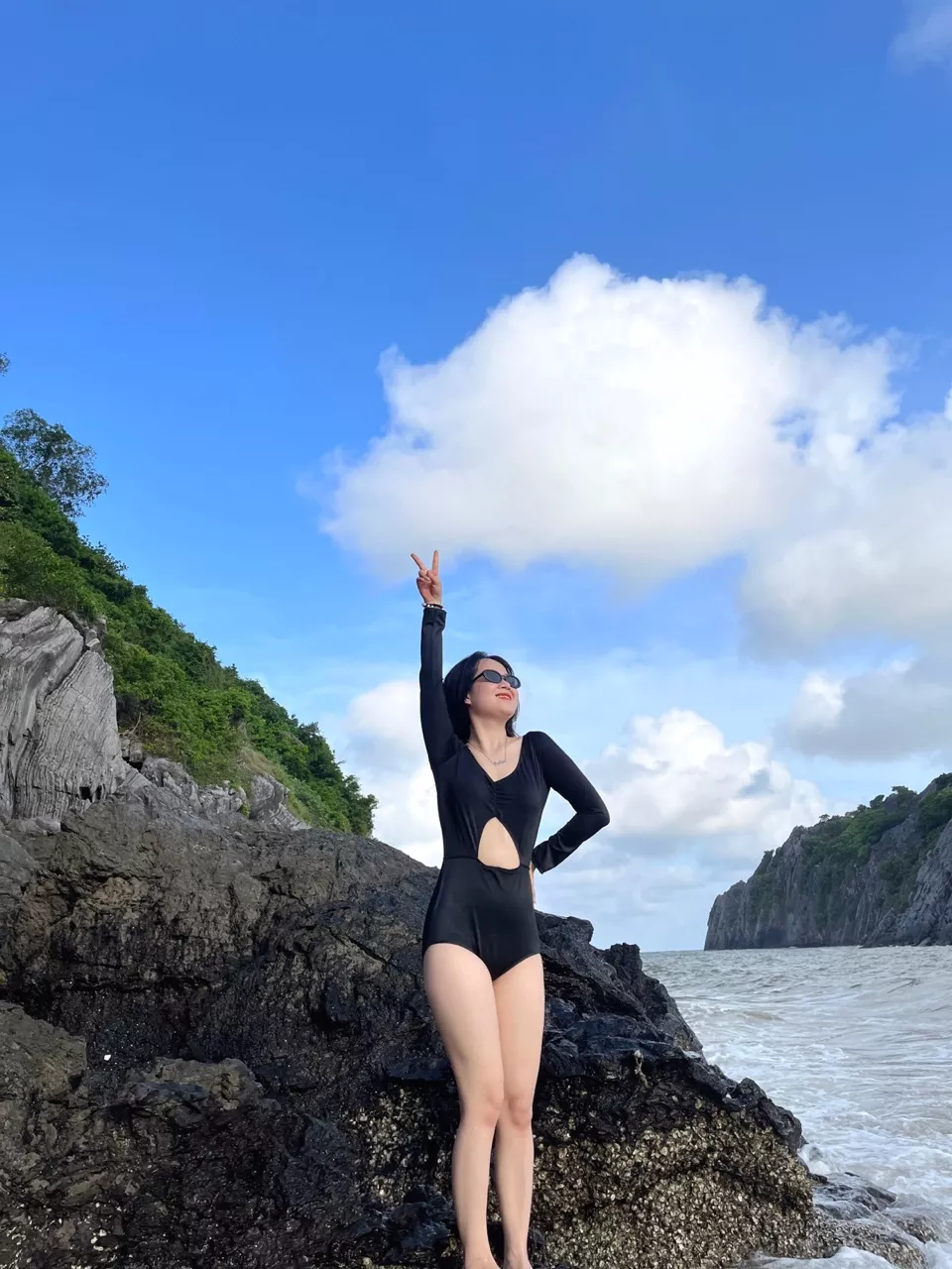 M62_ 54kg . Size L. Mình mua hàng loại 1 vải xịn của Shop. Đường chỉ may đẹp, lên dáng ok. Hợp với bạn nào đi biển ngại hở như mình. Pass nhanh 100k cho b nào ở Hà Nội, gọi hoặc nhắn tin cho mình 0973601089