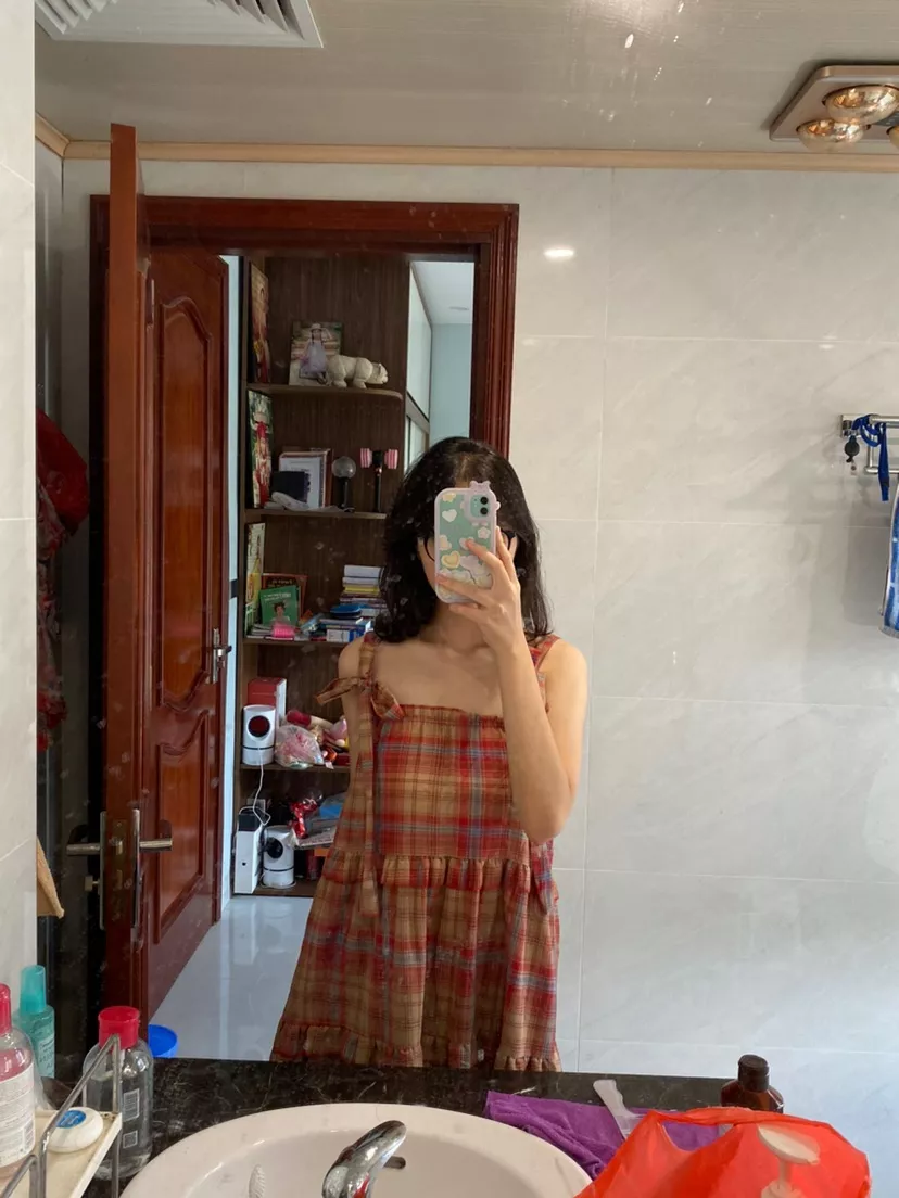 Màu sắc:dep
Chất liệu:ổn
Đúng với mô tả:có

mặc lên xinh lắm ạ,ncl 10đ nhe giao hàng cug nhanh lắm lun , htrc đặt hsau đã nhận rui