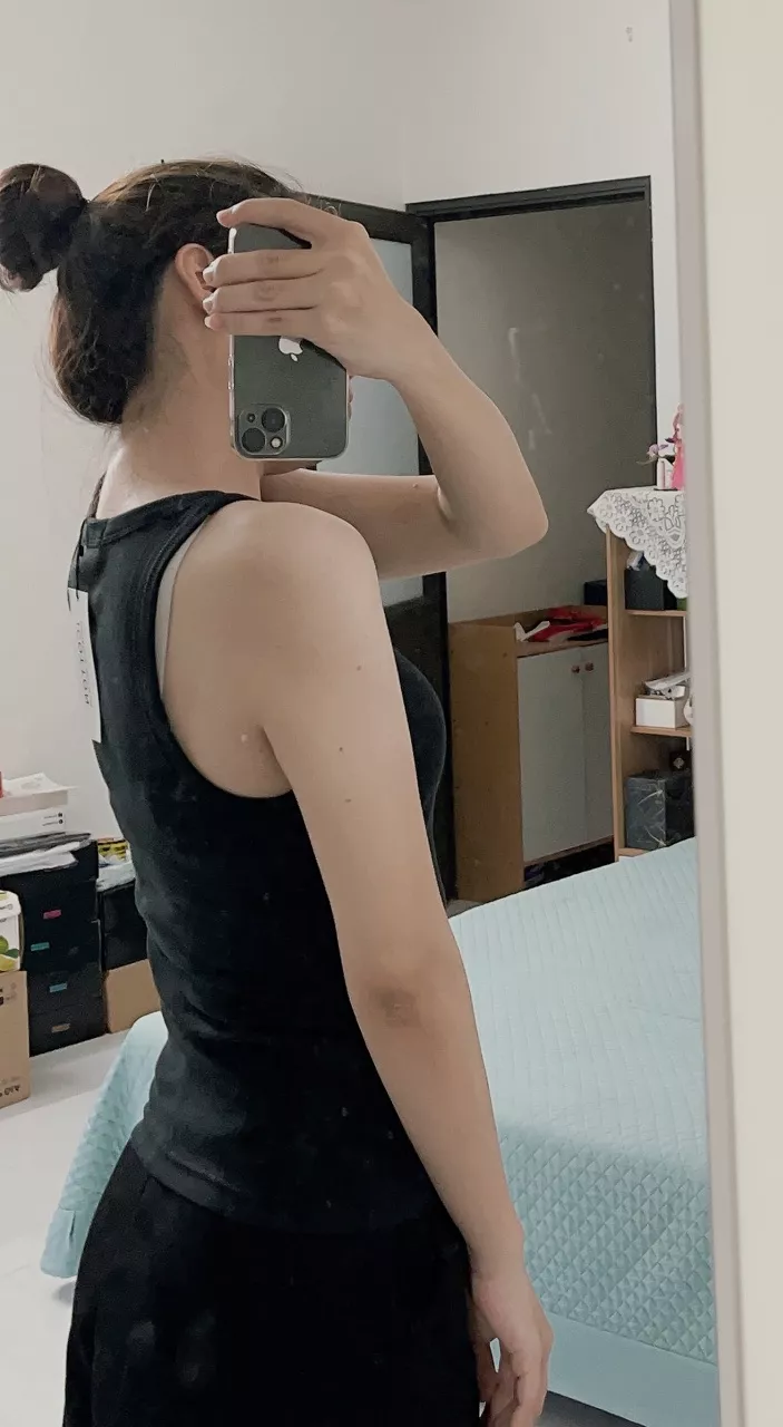 Chất liệu:mướt mịn
Màu sắc:chuẩn như hình

- Mèn ơi ! Mình áp mã các kiểu còn có 49k/ áo mà chất liệu và form áo đẹp quá đi. Ưng nha❤️
- Tem mác áo rất chỉn chu. Chất thun gân co giãn mặc vừa đủ ôm mà ko bị lộ béo. Dáng này mặc lên như gầy đc đi mấy kg .
- có sai số nên cùng Size M nhưng màu đen có vẻ giãn và ko bo người như màu hồng.