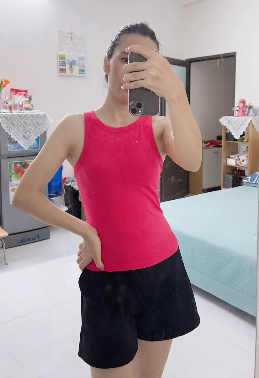 Chất liệu:mướt mịn
Màu sắc:chuẩn như hình

- Mèn ơi ! Mình áp mã các kiểu còn có 49k/ áo mà chất liệu và form áo đẹp quá đi. Ưng nha❤️
- Tem mác áo rất chỉn chu. Chất thun gân co giãn mặc vừa đủ ôm mà ko bị lộ béo. Dáng này mặc lên như gầy đc đi mấy kg .
- có sai số nên cùng Size M nhưng màu đen có vẻ giãn và ko bo người như màu hồng.