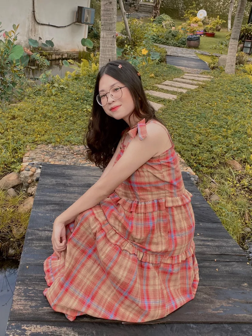 váy xinh lém nha, màu tươi tắn trẻ trung rất hợp đi bỉn lunnnnnnn