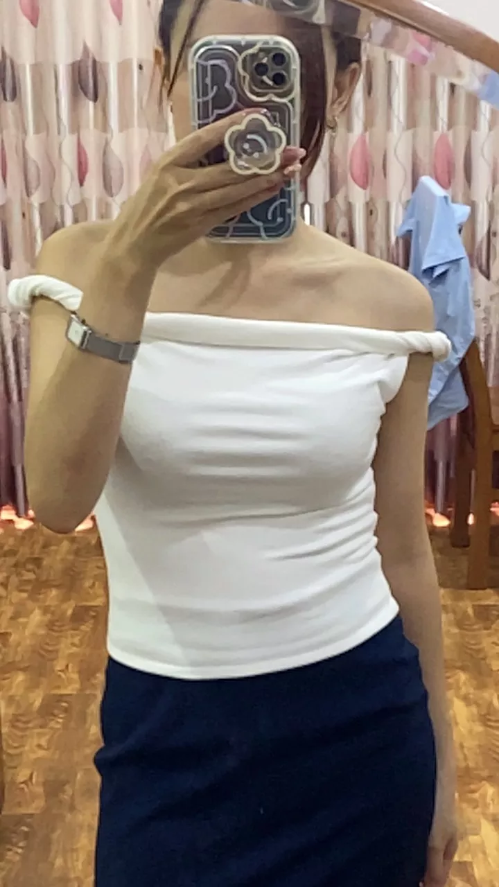 Áo 2 lớp dày dặn, chất thun co dãn mềm mại dễ chịu fit người rất tôn dáng. Áp mgg còn có 100ka cho chiếc áo chất lượng như này. Mua ngay các bà ơiii