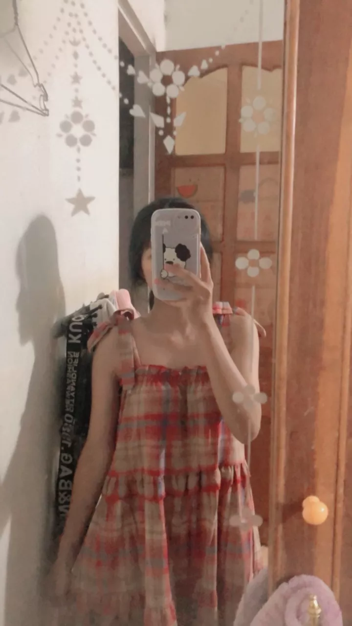 Màu hơi cũ cũ , nhưng mà xinhh, đường may không chắc chắn lắm, nói chung là ổn, shopp đóng gói và ship đi rất nhanh . Mười điểm ( tui mét năm , 40 kg nho)