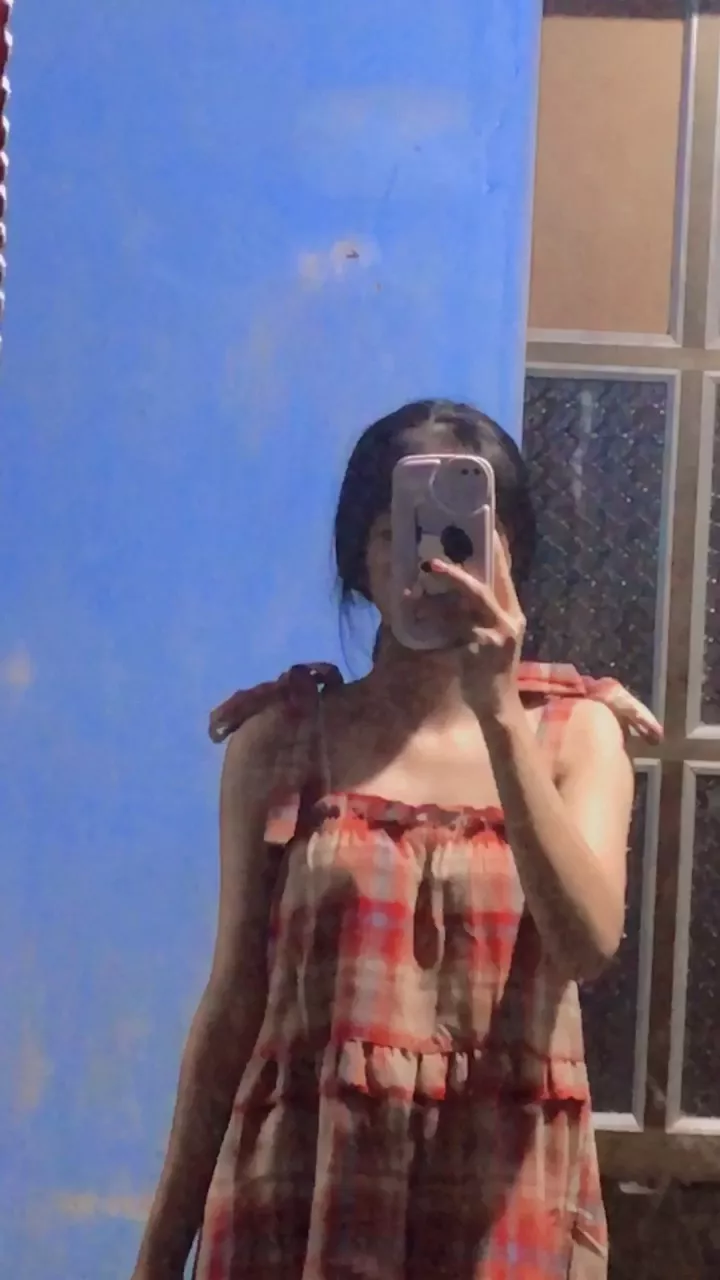 Màu hơi cũ cũ , nhưng mà xinhh, đường may không chắc chắn lắm, nói chung là ổn, shopp đóng gói và ship đi rất nhanh . Mười điểm ( tui mét năm , 40 kg nho)
