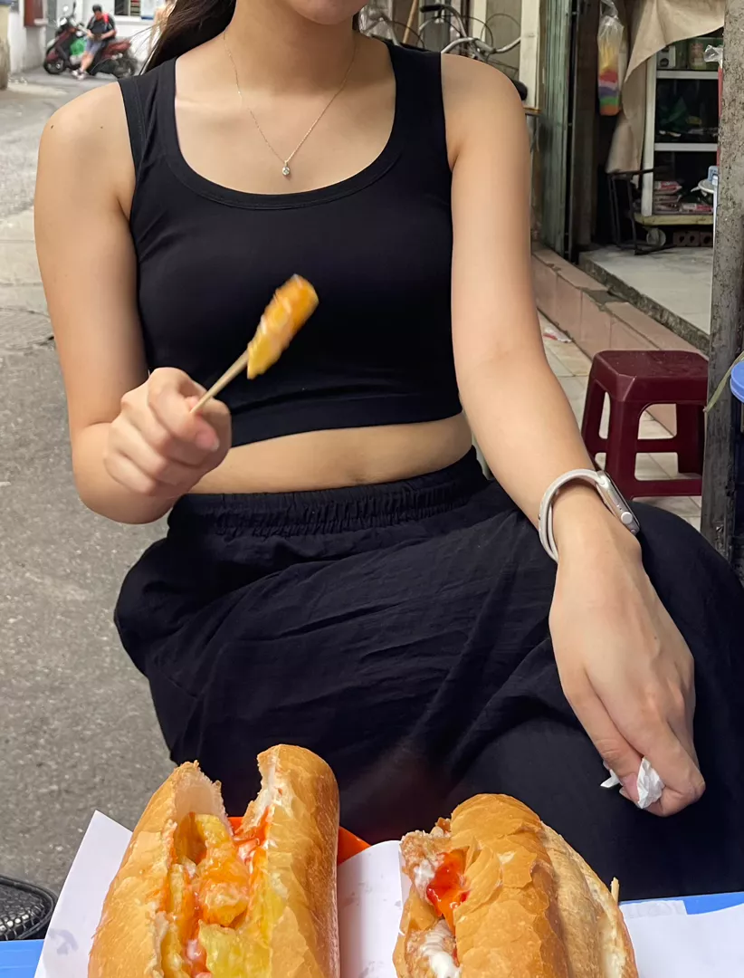 Chất liệu:co giãn, ok
Màu sắc:đen
Đúng với mô tả:ok

Bdjdk jsksksk hsiakks, cũng tạm nha, với gia này thì vậy là okla rồi