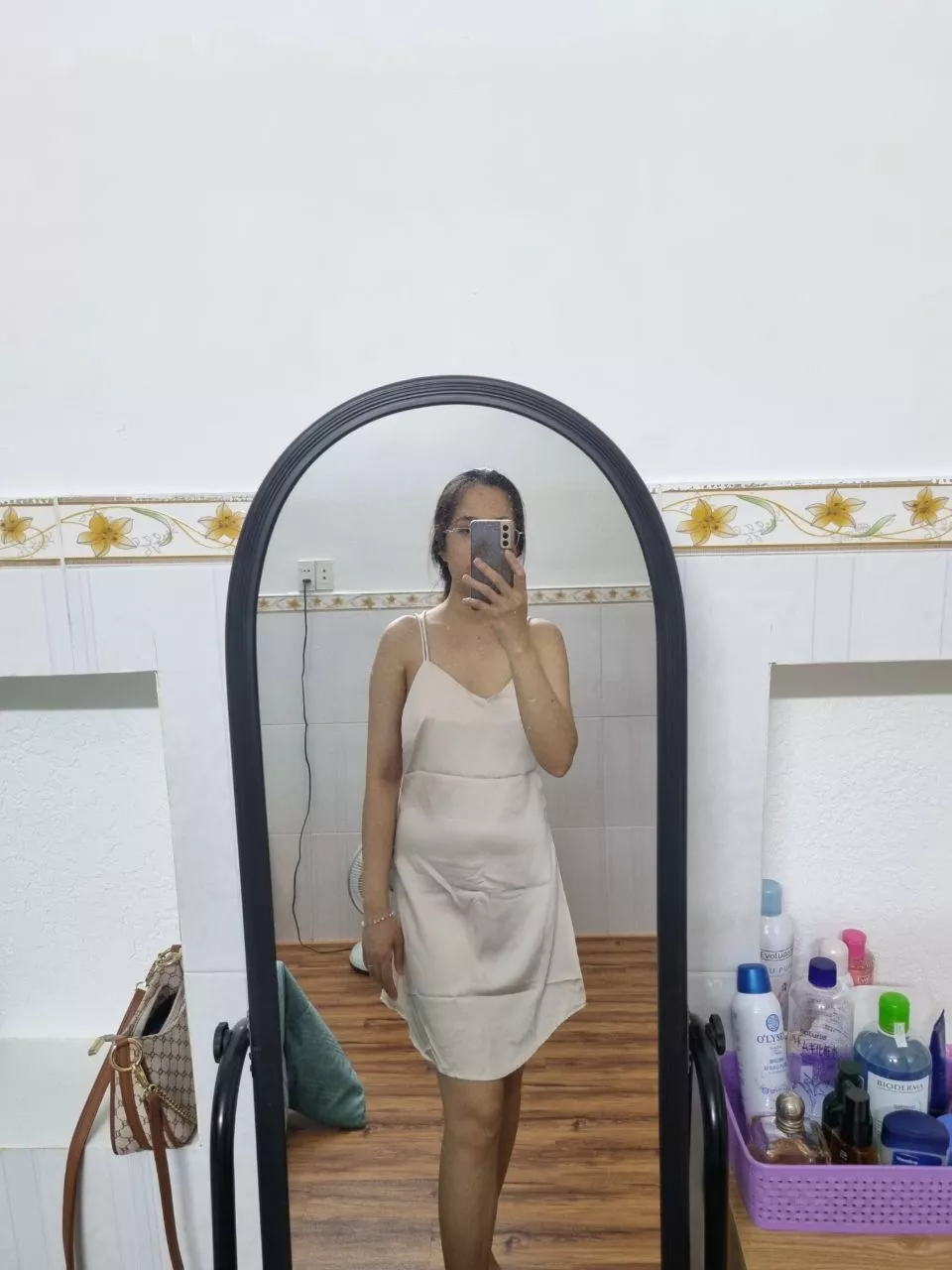 Váy đẹp, giá rẻ, vải dày dặn. Bạn nào ngực lớn mặc sẽ đẹp hơn nha😁