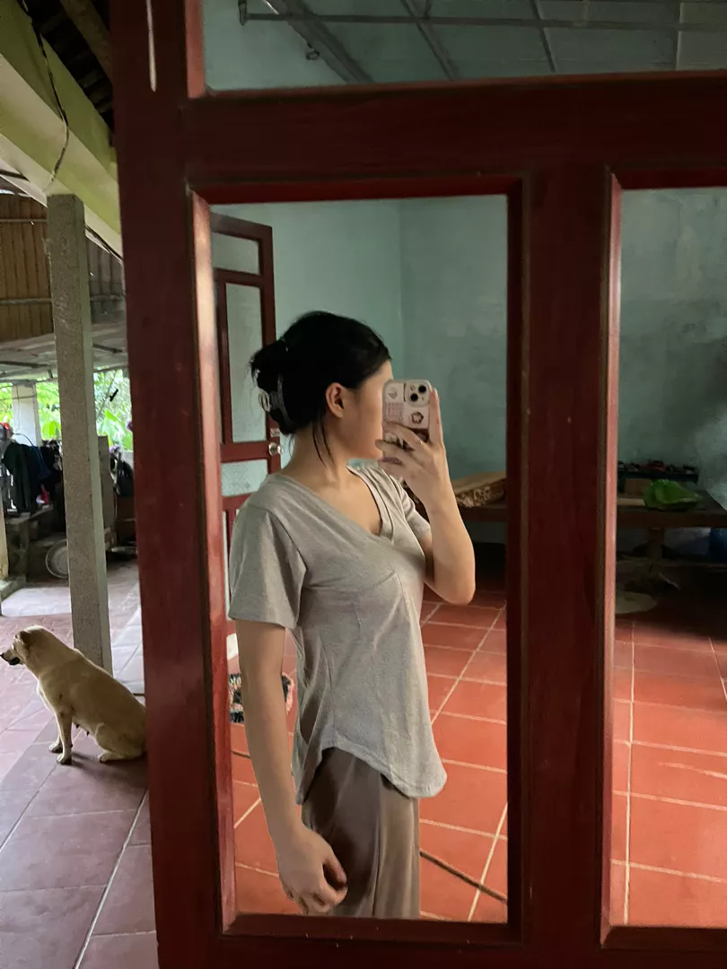 đẹp vô cùng luôn, mng đừng đắn đo. Nên mua, mặc ôm người nhìn xinh cực, chất vải quá ưng